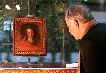 El lienzo  Boceto de cabeza de Virgen , atribuido a Goya, subastado ayer, sin puja posterior, en una galería madrileña.