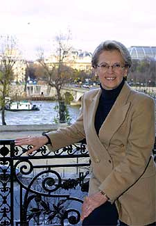 Michèle Alliot-Marie, en el balcón de su despacho en París.