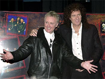 Brian May y Roger Taylor, dos de los componentes del grupo británico Queen, durante la presentación en Madrid de su nuevo proyecto, el musical  We will rock you,  que este año llegará a la cartelera teatral madrileña.