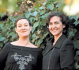 La 'mezzosoprano' Marina Pardo (izquierda) y la pianista Rosa Torres-Pardo.