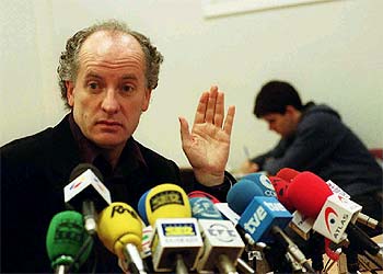 El director de  Euskaldunon Egunkaria,  Martxelo Otamendi, ayer en una conferencia de prensa.