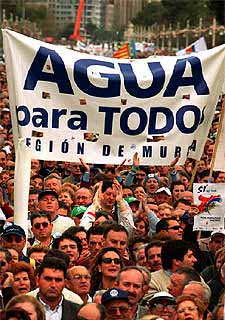 Participantres en el acto del domingo en Valencia.