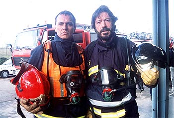 José Coronado (izquierda) y Ramón Langa, en un descanso de la grabación de  Código fuego. 