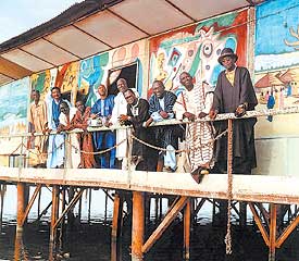 Los integrantes de la orquesta senegalesa Baobab.