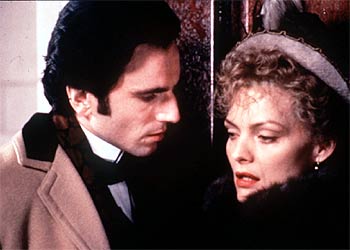 Daniel Day-Lewis y Michelle Pfeiffer, en un fotograma de  La edad de la inocencia,  de Scorsese.