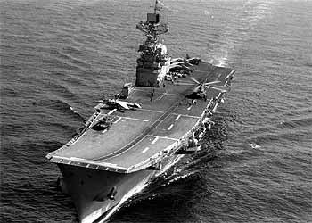 El portaaviones  Príncipe de Asturias,  en unas maniobras al este de Sicilia.