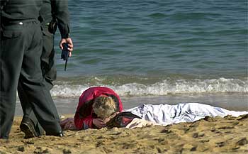 Un muerto en la playa de Peñíscola al estrellarse un ultraligero
