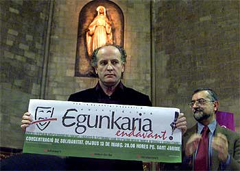 El director de  Egunkaria,  Martxelo Otamendi, ayer tras un acto en una iglesia de Barcelona.