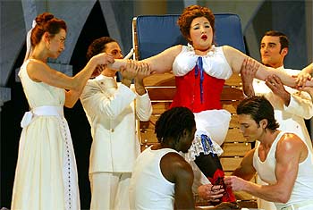 Mariola Cantarero, en una escena de  Il viaggio a Reims  en el Liceo de Barcelona.