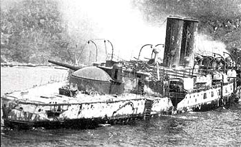 El  Almirante Oquendo  se hunde frente a la costa de Cuba en 1898, tras la batalla con la flota de EE UU.