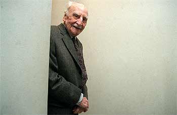 Francisco Ayala, ayer, en el Círculo de Bellas Artes de Madrid.rnrnUna imagen de  1939,  de Juan Antonio Barrero.