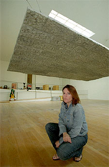 Cristina Iglesias reconstruye en Londres sus espacios urbanos y de vegetación ficcional