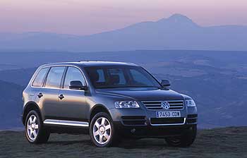 Elegancia sin ostentación. El Touareg tiene una línea de trazos suaves y un frontal que le identifica con VW, pero el tamaño de la carrocería y las grandes llantas le proporcionan una imagen robusta y poderosa.