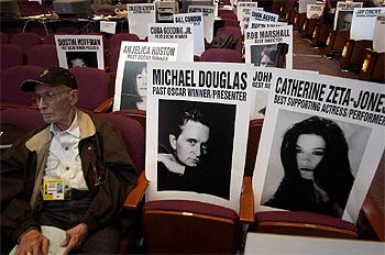 Preparativos de la ceremonia de los Oscar en el interior del teatro Kodak.