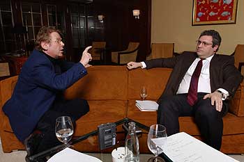 Kagan: "EE UU sabe lo quiere; Europa, no" Cohn-Bendit: "Los americanos están aislados"