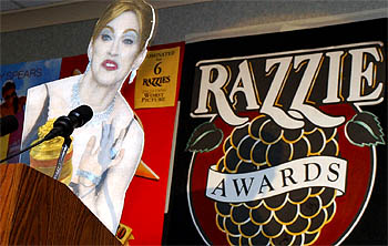 En la noche del sábado se concedieron los Premios Razzie, en los que  Swept Away,  la película protagonizada por Madonna, se llevó cinco galardones, entre ellos, a la peor actriz.