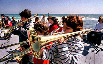 La jornada por la escuela pública, en la playa