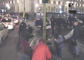 Interior investiga esta brutal agresión policial.