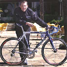 Lance Armstrong, en Lloret de Mar, antes del prólogo de la Setmana Catalana.