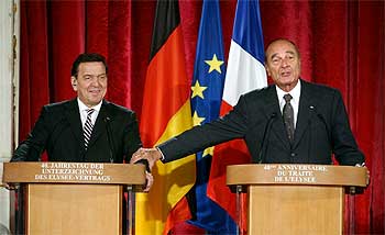 El canciller alemán, Gerhard Schröder (izquierda), y el presidente francés, Jacques Chirac, en enero pasado.