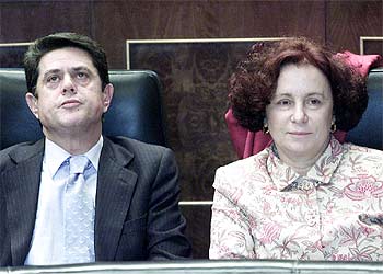 El ministro de Defensa, Federico Trillo-Figueroa, y la de Exteriores, Ana Palacio, ayer en el Congreso.