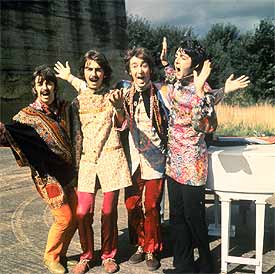 Ringo Starr, George Harrison, John Lennon y Paul McCartney (de izquierda a derecha), en una imagen de 1967 incluida en su antología.