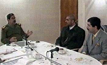 SADAM Y SUS HIJOS, EN LA TELEVISIÓN IRAQUÍ.