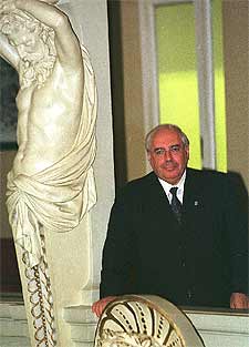 Vicente Álvarez Areces, en el Parlamento asturiano, en 2001.