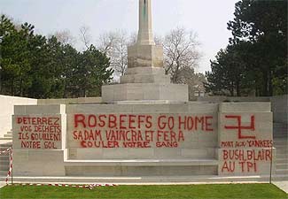 Cementerio profanado.