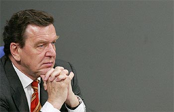 El canciller Schröder, ayer, durante el debate sobre la guerra en Irak llevado a cabo en el Bundestag.