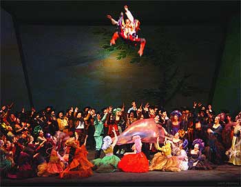 Una escena de la representación de  Goyescas,  en el teatro de la Zarzuela.