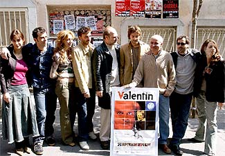 Los actores y el director Juan Luis Iborra, en la presentación de  Valentín. 
