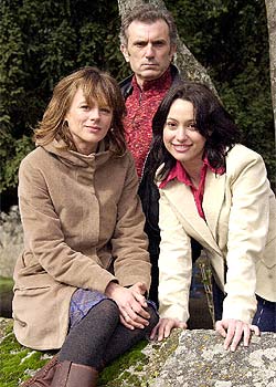 Emma Suárez (izquierda), Antonio Valero y Natalia Verbeke, protagonistas de  El pantano. 