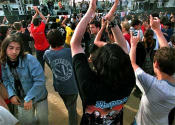 Miles de jóvenes acudieron al concierto  En so de pau .