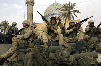   Marines   estadounidenses en la ciudad de Bagdad.