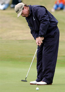 Tom Watson, en un  putt. 