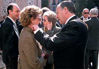 LA PROCESIÓN VA POR DENTRO.