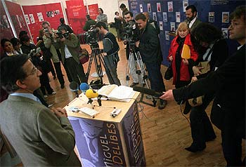 Aspecto de la exposición, en el Círculo de Bellas Artes,  Miguel Delibes: mi mundo y el mundo .