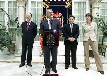 Javier Arenas, ayer, en primer plano. Detrás, Gabriel Elorriaga, Juan Ignacio Zoido y Carmen de Miguel.