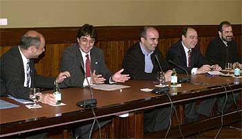 De izquierda a derecha, Boada (ICV), Pérez (PSC), Sirera (PP) y Casas (CiU), ayer, en la comisión de investigación.