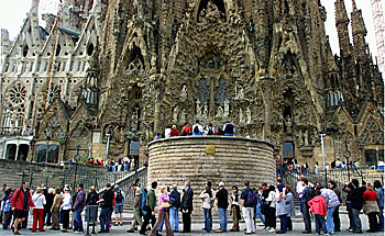 Los barceloneses escapan y su ciudad la ocupan los turistas