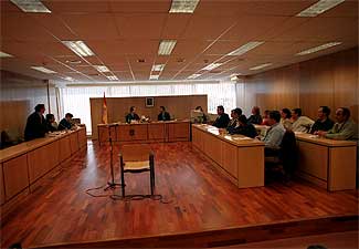 Celebración de un juicio con jurado.