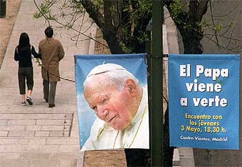 Las calles de Madrid se preparan para la visita del Papa