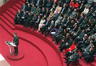 El presidente de la Comunidad y ahora candidato del PP a la alcaldía, Alberto Ruiz-Gallardón, congregó ayer a todos los altos cargos que han compartido con él tareas de gobierno en las dos últimas legislaturas. Reunió en la Casa de Correos, sede del Gobierno regional, a 100 de sus hombres y mujeres de confianza.