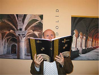 Peridis, durante la presentación, ayer en Bilbao, de la  Enciclopedia del Románico en Castilla y León , de 14 tomos.