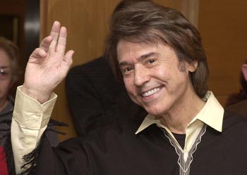 Un sonriente Raphael dijo ayer que pronto volverá a los escenarios de España y América.