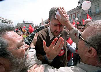 Los trabajadores de Sintel revientan el Primero de Mayo