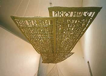 'Sin título (Pasaje I)' (2002), una de las esculturas de Cristina Iglesias instalada en la galería Whitechapel de Londres.