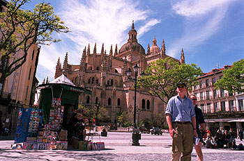 La catedral de Segovia albergará entre el 8 de mayo y noviembre la undécima edición de la exposición   Las Edades del Hombre,   con el título   El árbol de la vida.  