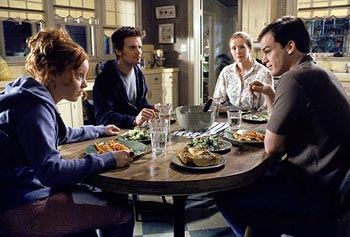 La familia Fisher protagoniza    A dos metros bajo tierra. 